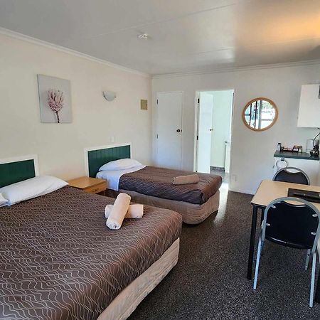 Bulls Motel & Holiday Park Halcombe Exteriör bild