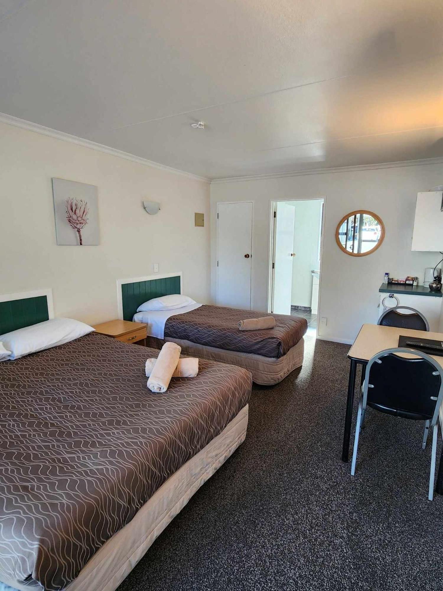 Bulls Motel & Holiday Park Halcombe Exteriör bild